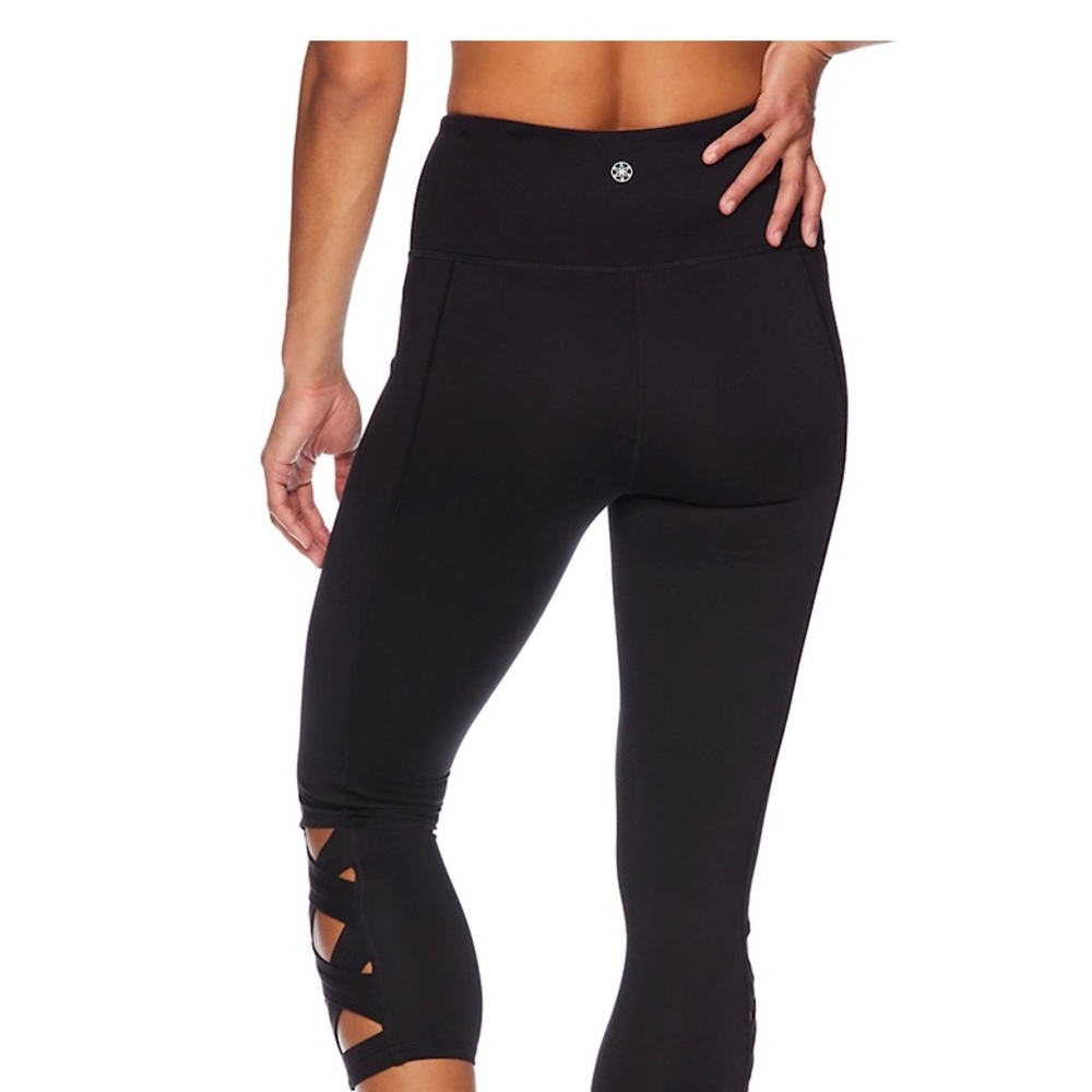 GAIAM Women's Om Lotus High-Waisted Capri Leggings